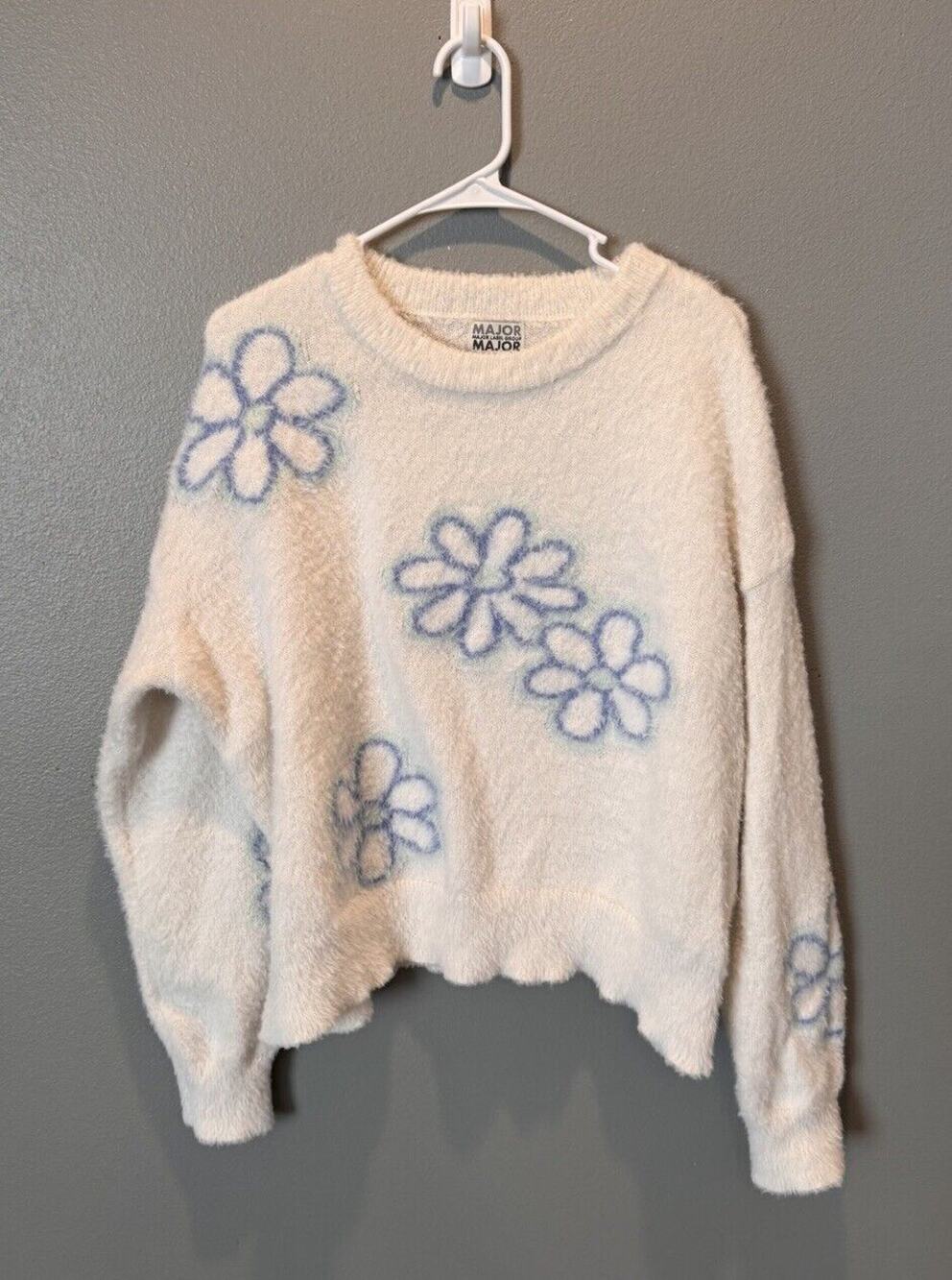 Major Label Group Sweater Women's XL White Blue Flower Preppy Fuzzy Shaggy